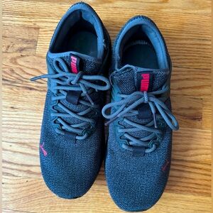 10.5 Puma Sneakers
